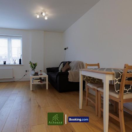 One Bedroom Apartment By Arhouse Apartments Short Lets & Serviced Accommodation Kingston With Free Wifi Kingston upon Thames  Ngoại thất bức ảnh